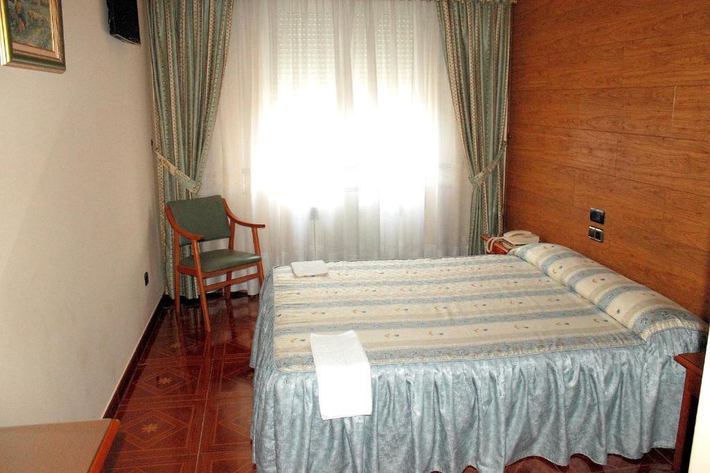 Hostal Castilla Benavente Ruang foto